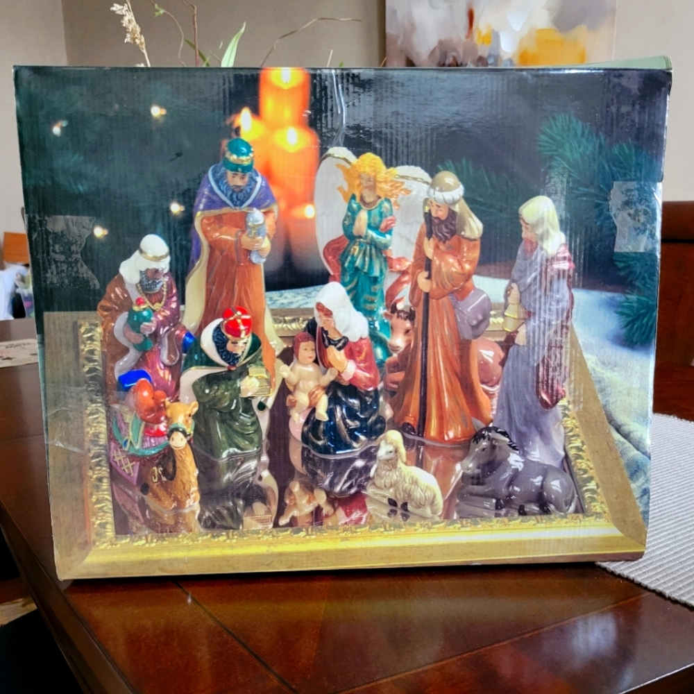Kirkland Signature Porceline Nativity 13pc Set Glaze 14k w/Mirror